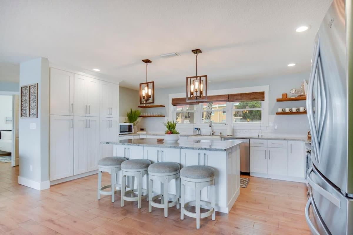 Holiday home Paradise Packs A Punch! Beachside With Heated Pool, Outdoor Lounge, Steps From Access St. Augustine