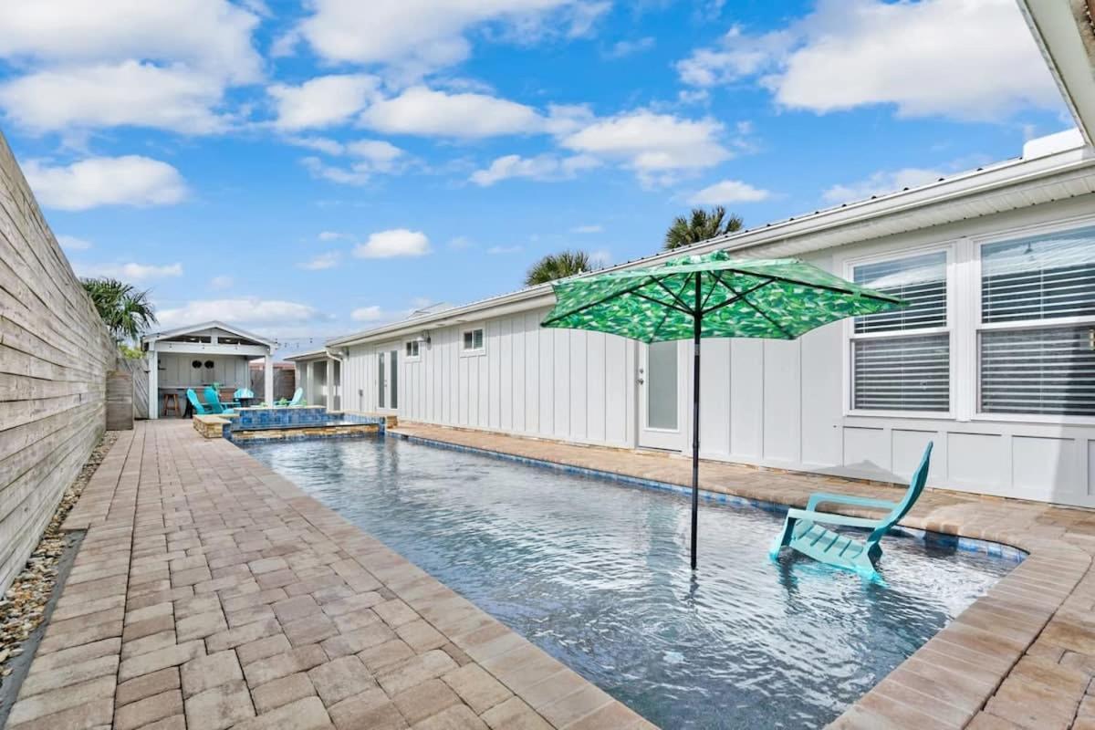 Paradise Packs A Punch! Beachside With Heated Pool, Outdoor Lounge, Steps From Access St. Augustine