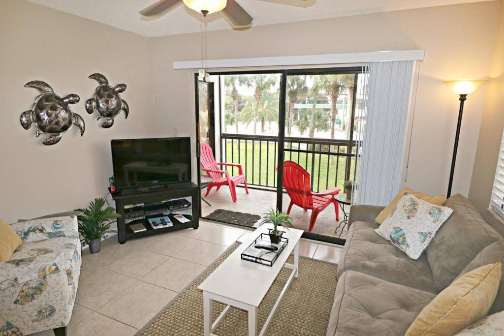 Side Complex B23 1 Bed 1 Bath W/heated Pool Apartment