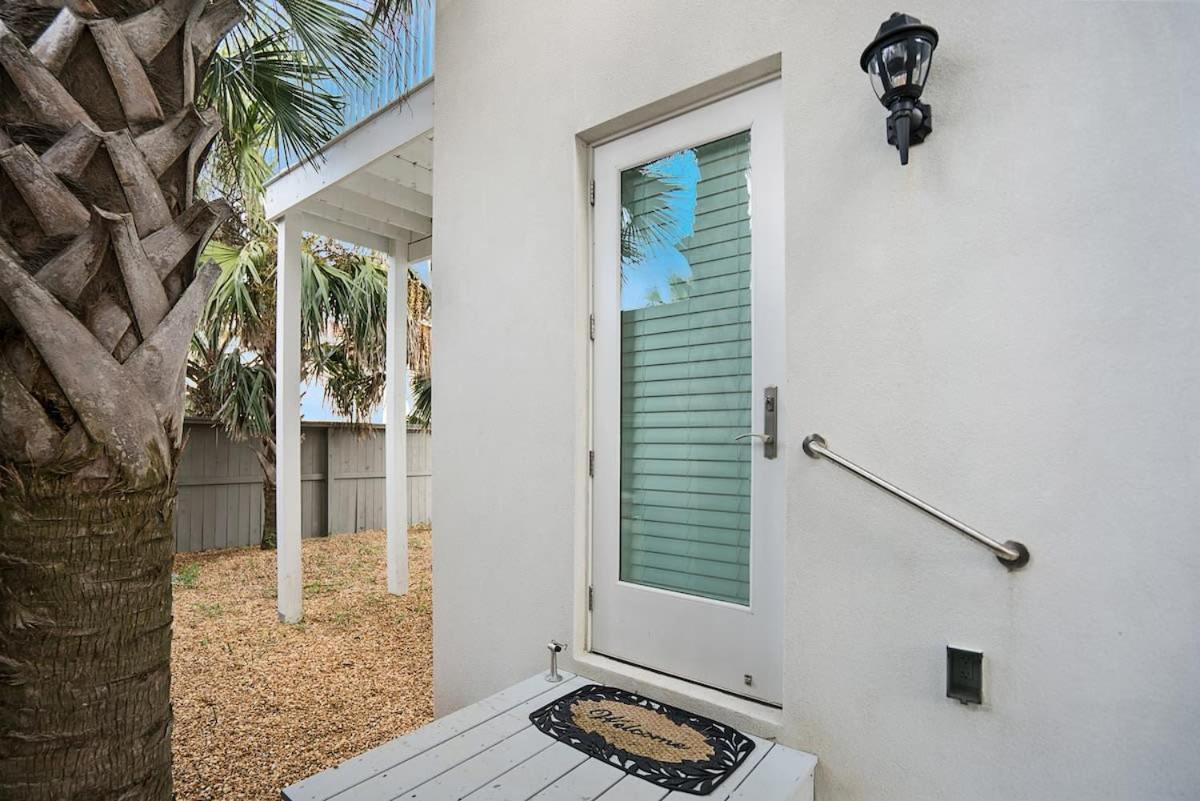 Holiday home Mod - 100 Steps To The Beach, Pets Ok, Private Deck!