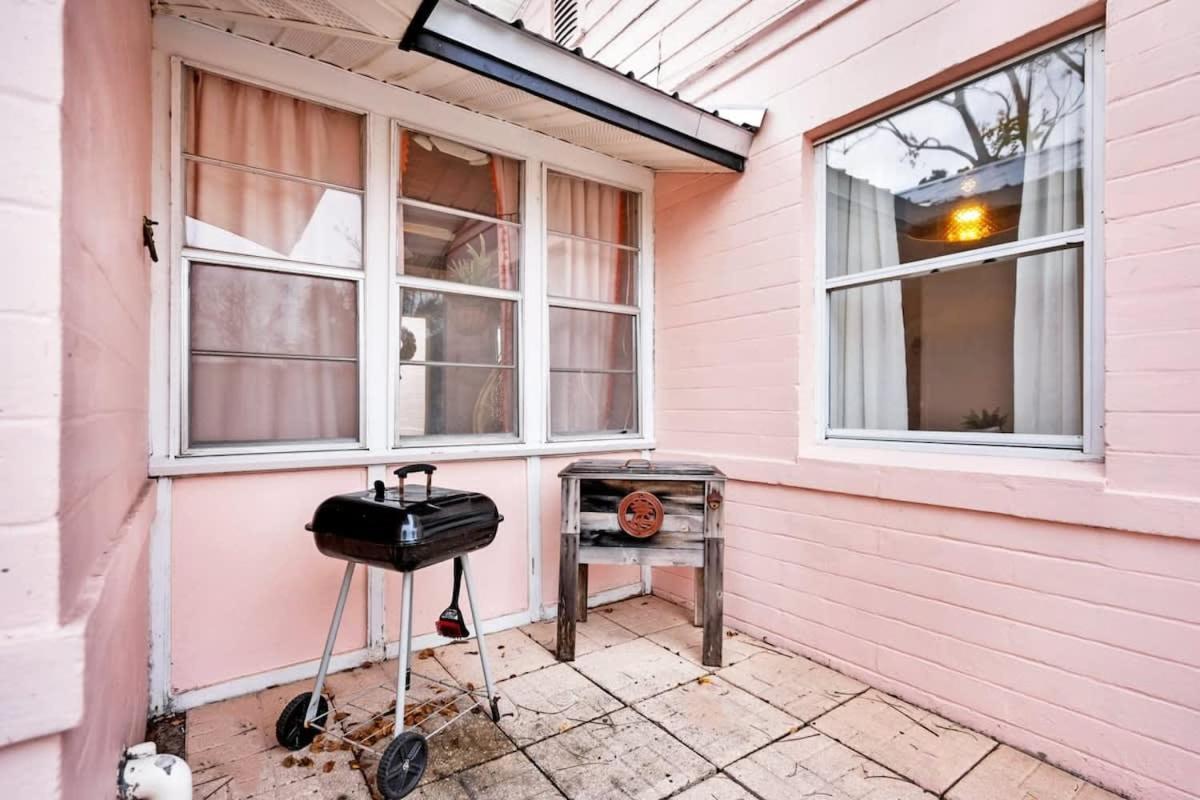 Pink House Prime Location Walk To Downtown Dogs Ok Holiday home