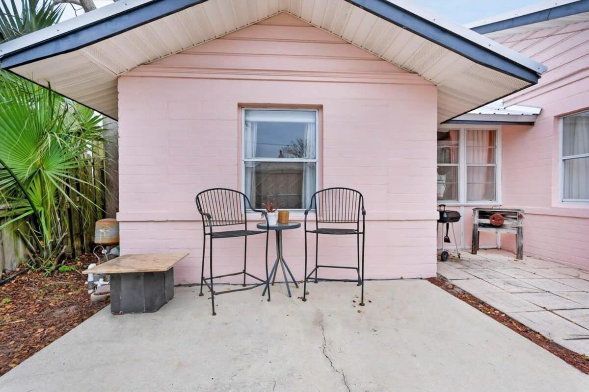 Pink House Prime Location Walk To Downtown Dogs Ok