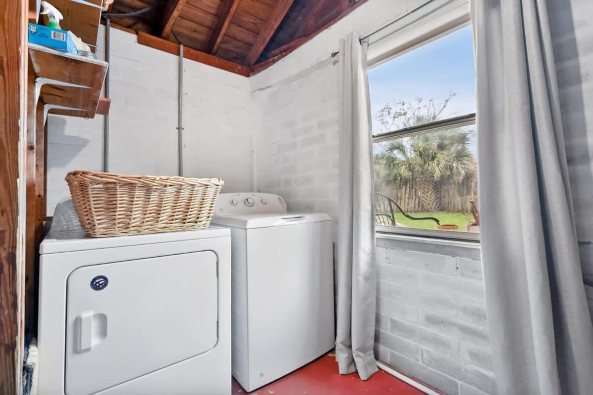 Holiday home Pink House Prime Location Walk To Downtown Dogs Ok