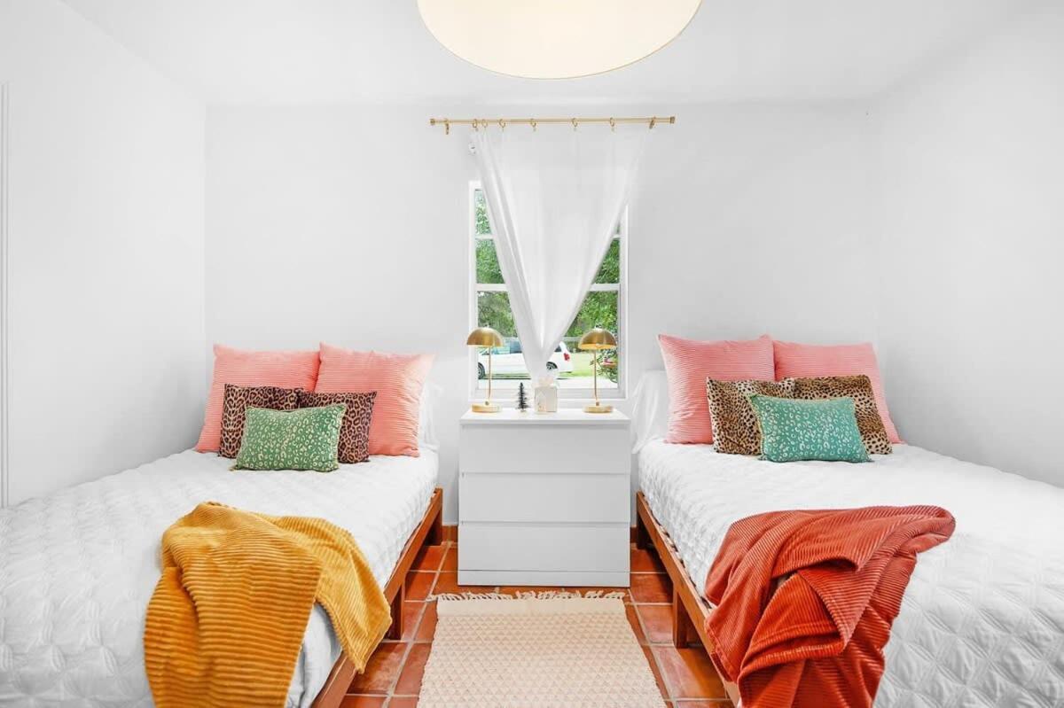 Holiday home Pink House Prime Location Walk To Downtown Dogs Ok *