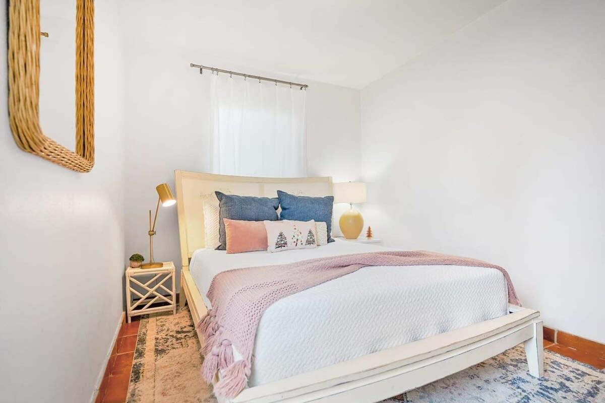 Pink House Prime Location Walk To Downtown Dogs Ok Holiday home *