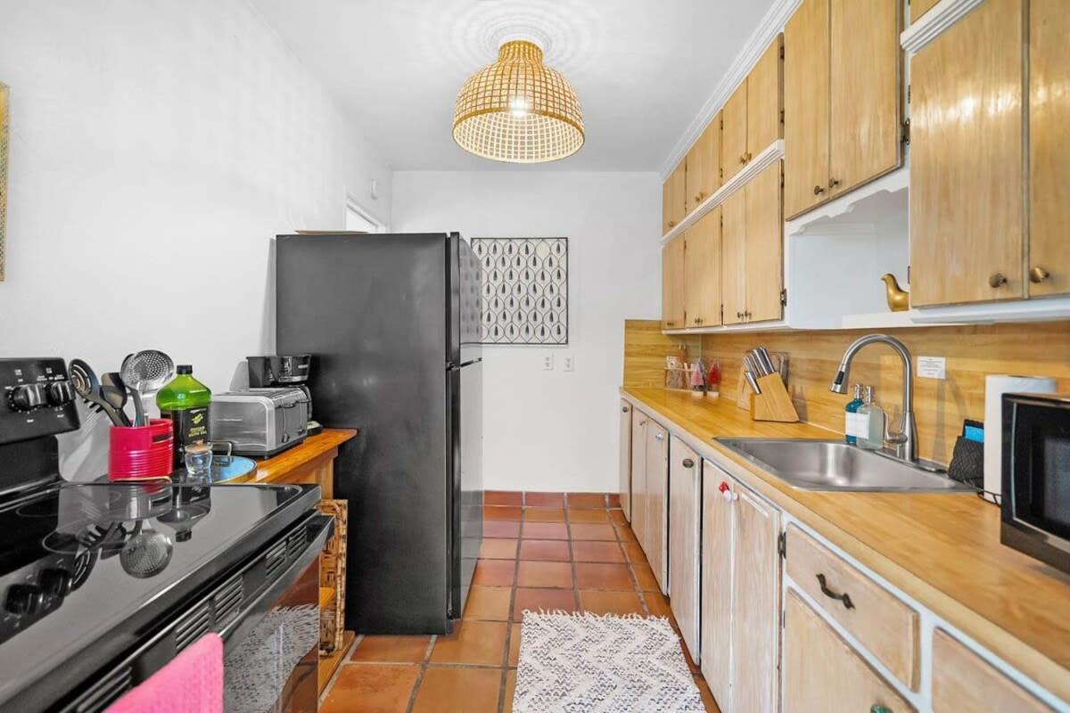 Holiday home Pink House Prime Location Walk To Downtown Dogs Ok *