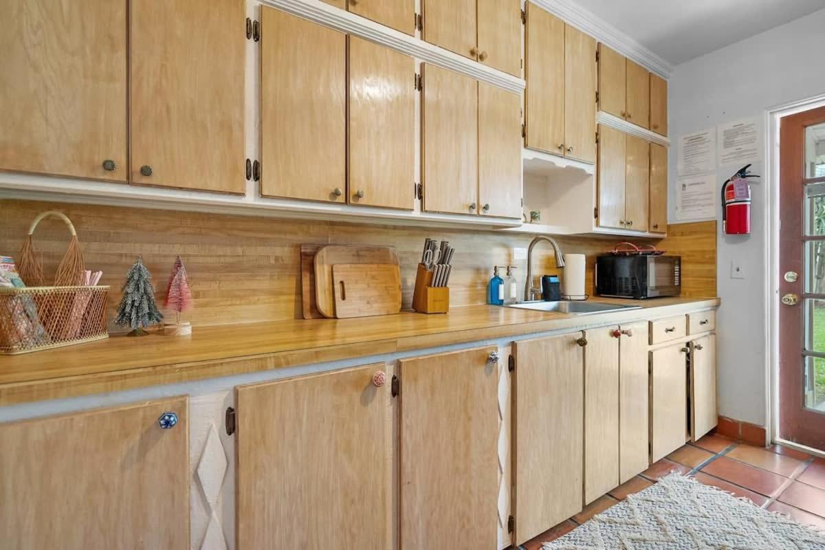 Pink House Prime Location Walk To Downtown Dogs Ok Holiday home *