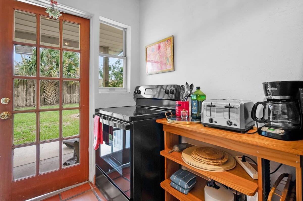Pink House Prime Location Walk To Downtown Dogs Ok Holiday home *