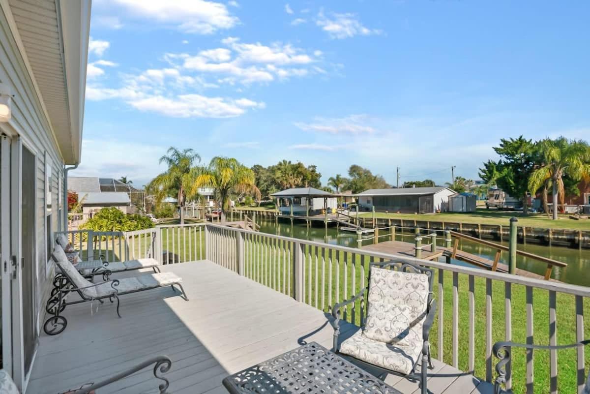 Holiday home Canal Front Home! Walk To Beach, Porch, Fishing *
