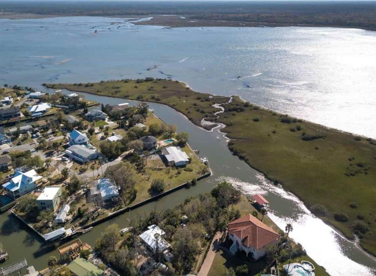Canal Front Home! Walk To Beach, Porch, Fishing St. Augustine