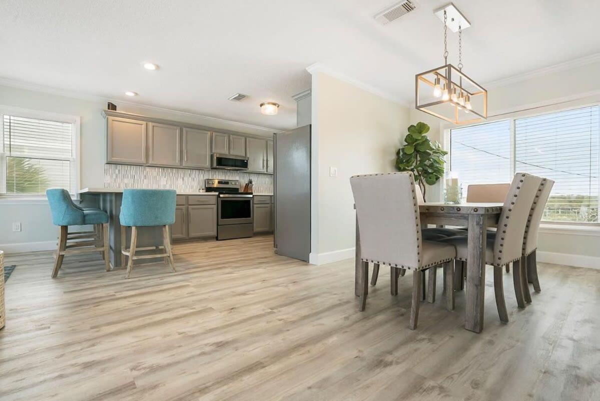 Spectacular Oceanfront! Blissful Balconies + Bbq Holiday home St. Augustine