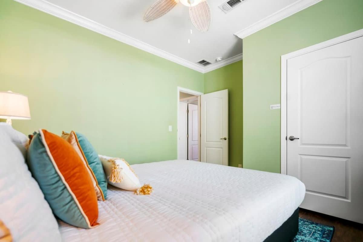Sparkling Blue Pool Home! Walk To Beach, Publix Holiday home St. Augustine