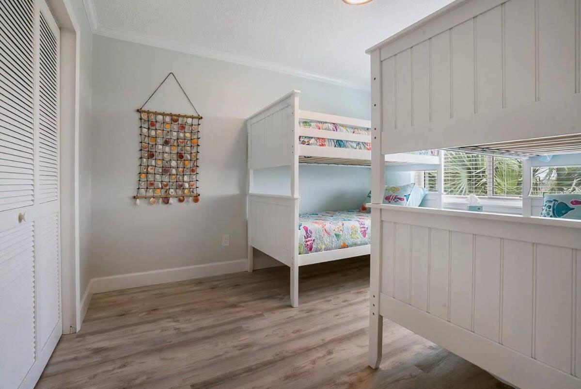 Holiday home Spectacular Oceanfront! Blissful Balconies + Bbq *