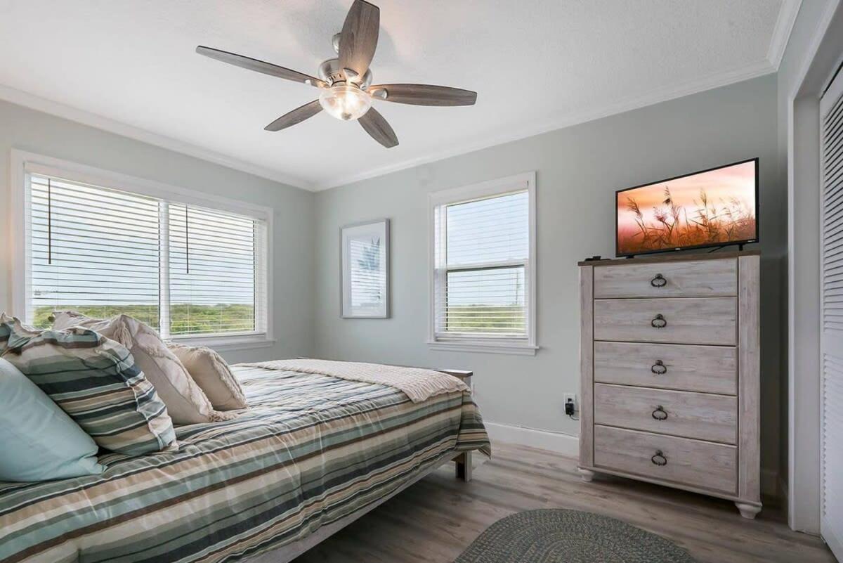 Holiday home Spectacular Oceanfront! Blissful Balconies + Bbq *