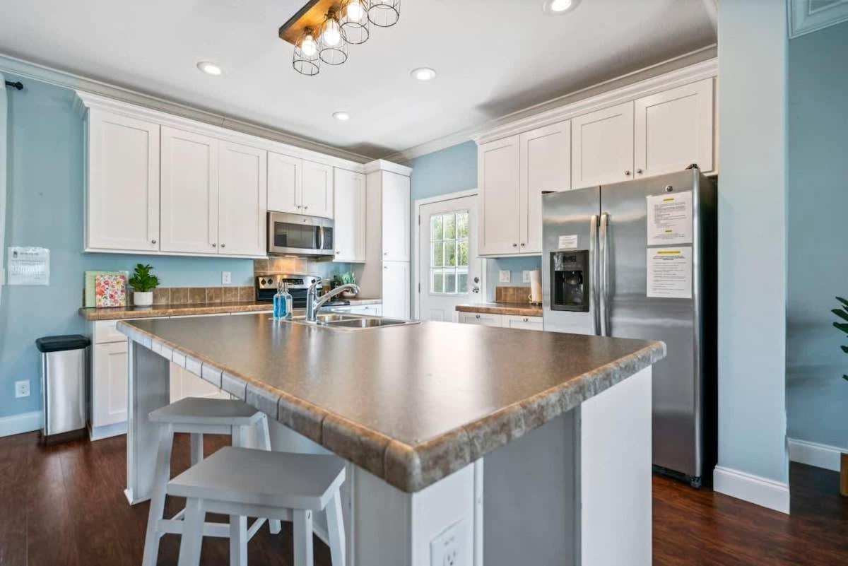 Sparkling Blue Pool Home! Walk To Beach, Publix Holiday home St. Augustine