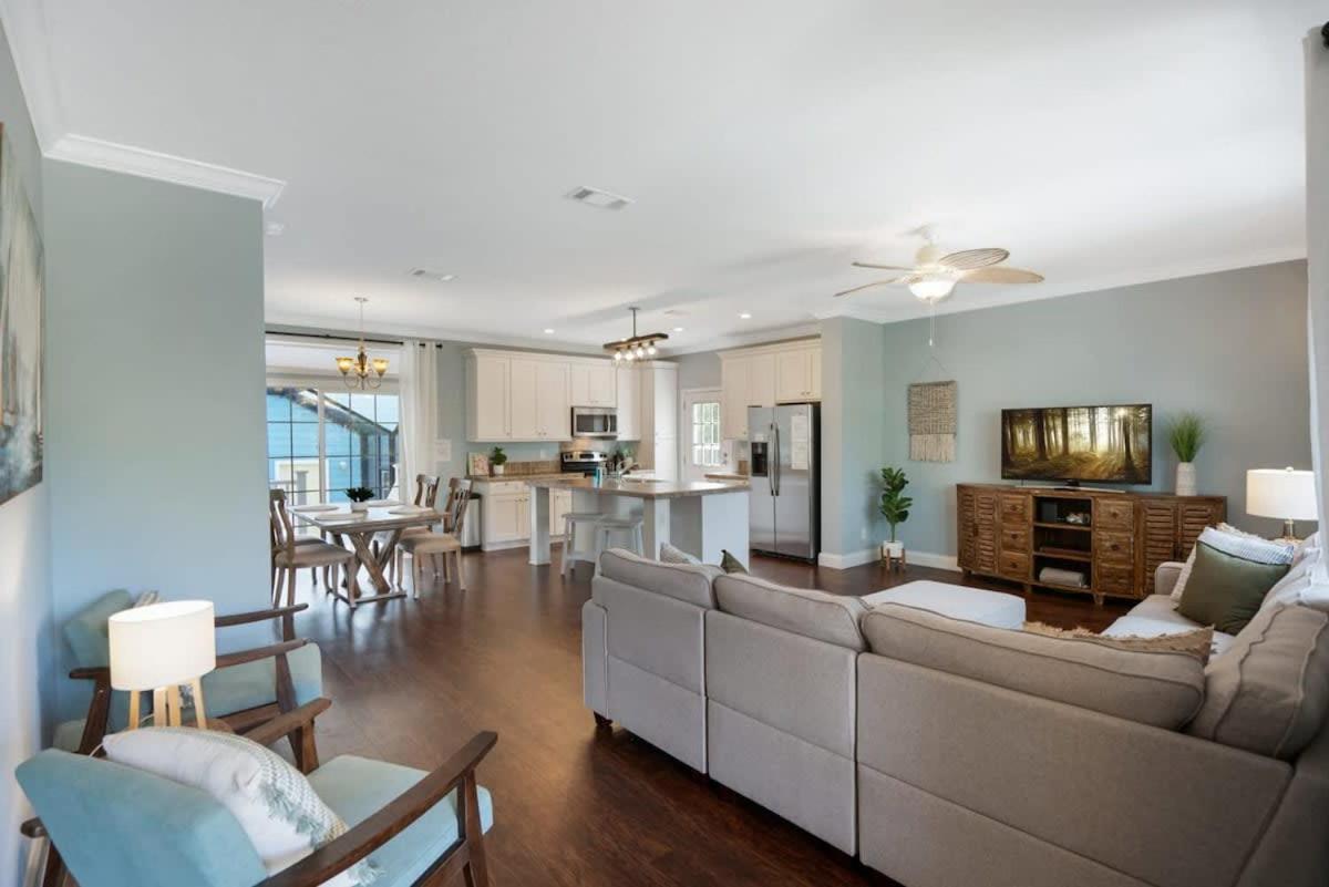 Holiday home Sparkling Blue Pool Home! Walk To Beach, Publix