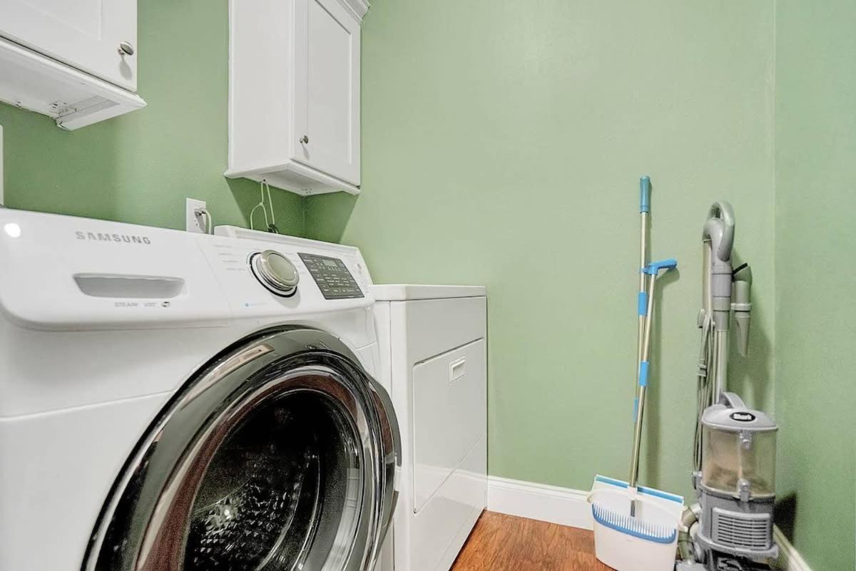 Holiday home Sparkling Blue Pool Home! Walk To Beach, Publix *