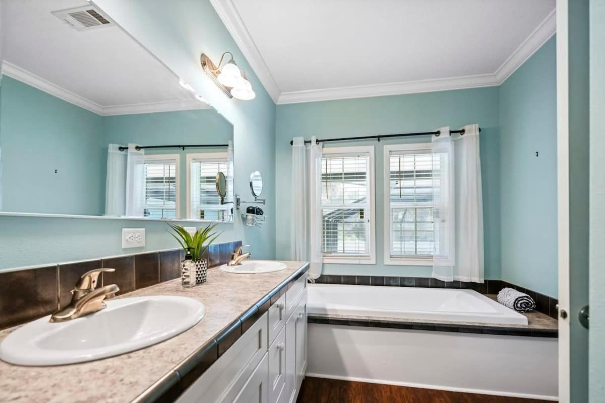 Sparkling Blue Pool Home! Walk To Beach, Publix * St. Augustine
