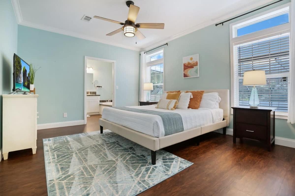 Sparkling Blue Pool Home! Walk To Beach, Publix Holiday home St. Augustine