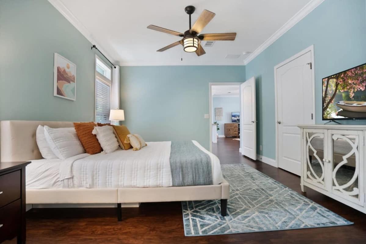 Sparkling Blue Pool Home! Walk To Beach, Publix St. Augustine