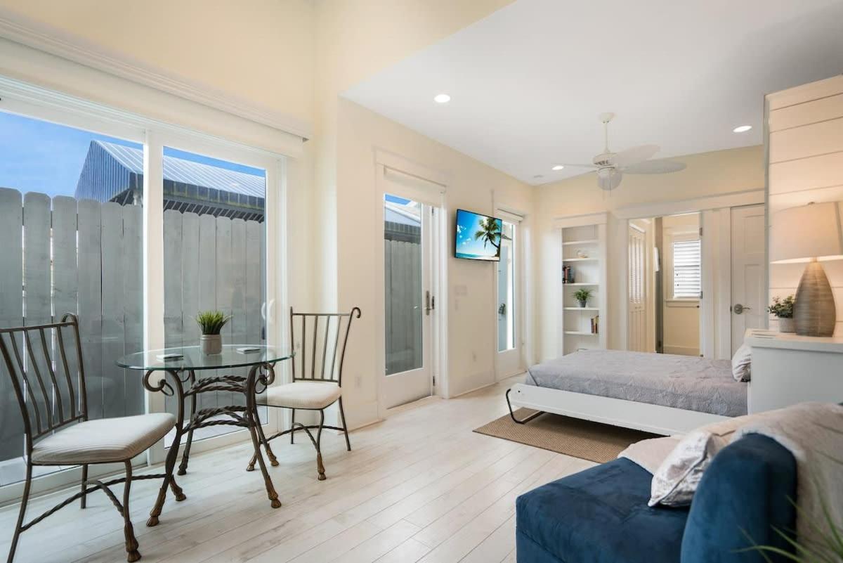 Holiday home Mod - 100 Steps To The Beach, Pets Ok, Private Deck! *