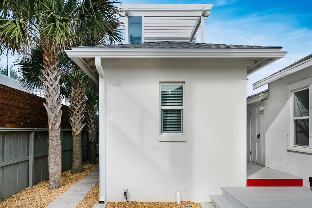 Mod - 100 Steps To The Beach, Pets Ok, Private Deck! Holiday home *