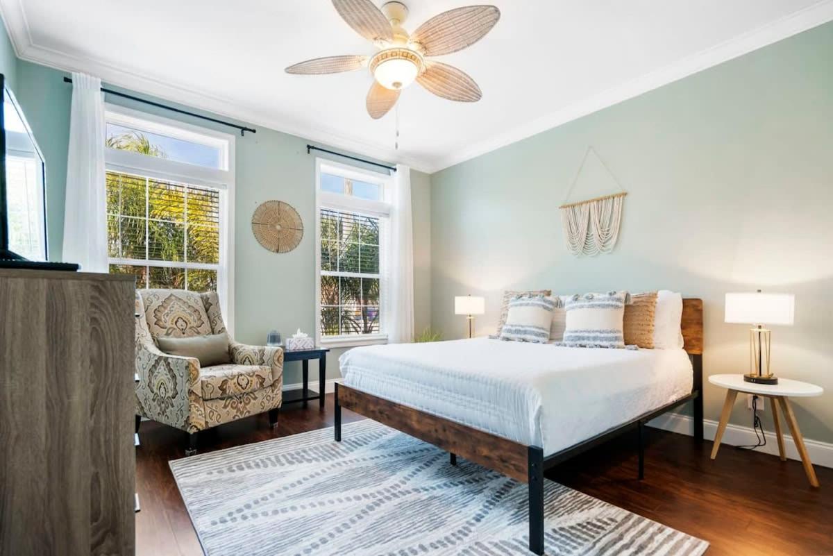 Sparkling Blue Pool Home! Walk To Beach, Publix * St. Augustine