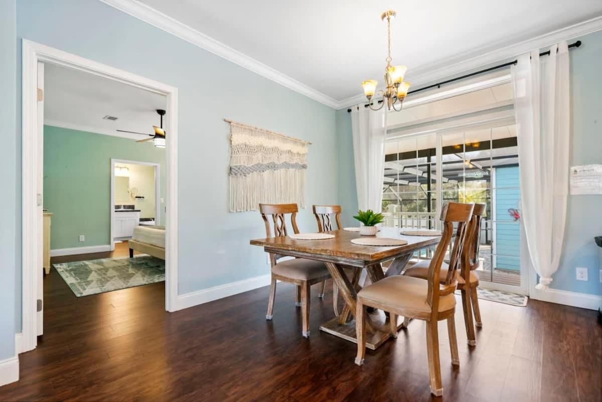 Sparkling Blue Pool Home! Walk To Beach, Publix Holiday home St. Augustine