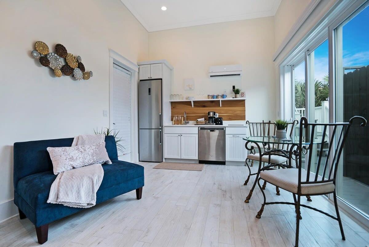 Mod - 100 Steps To The Beach, Pets Ok, Private Deck! Holiday home