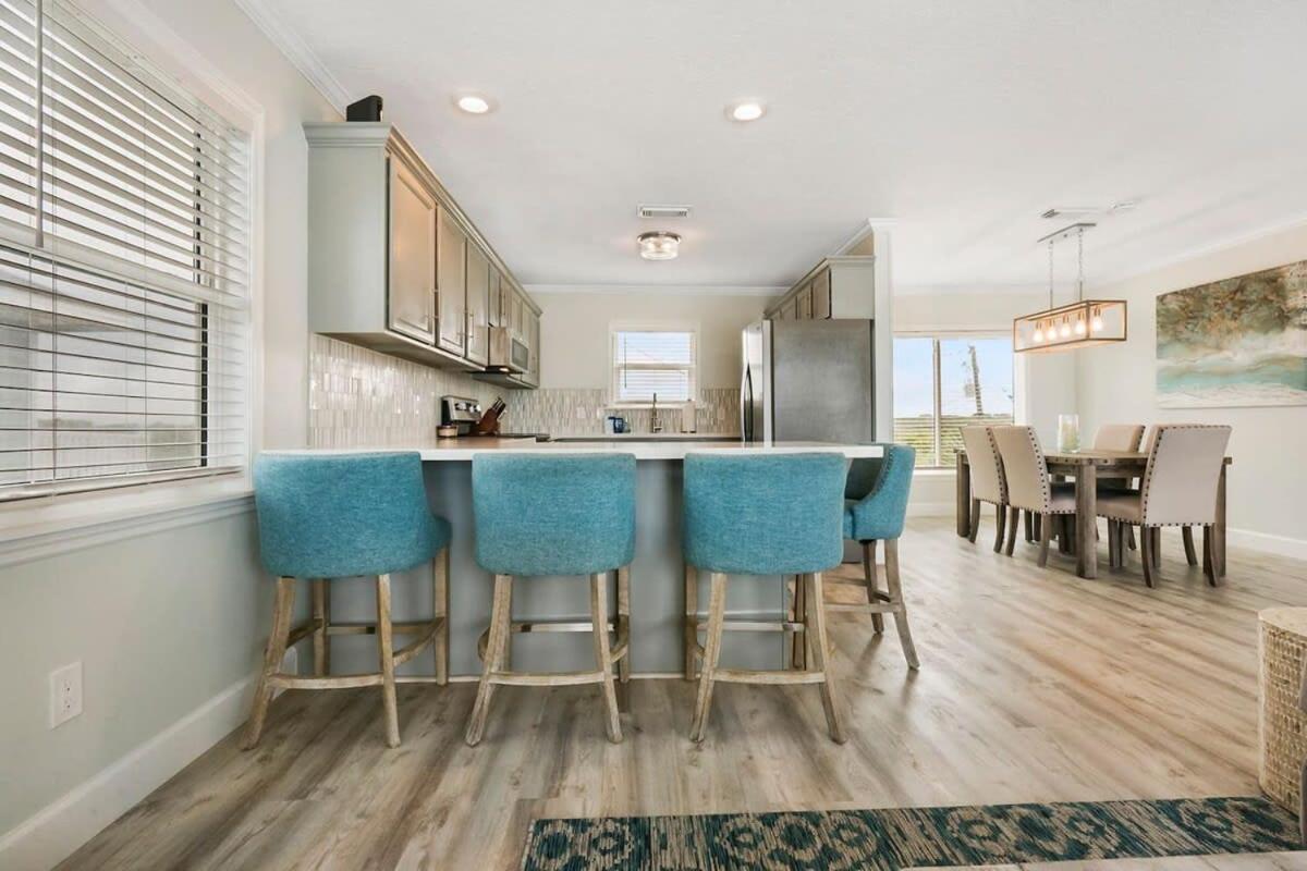Spectacular Oceanfront! Blissful Balconies + Bbq Holiday home *