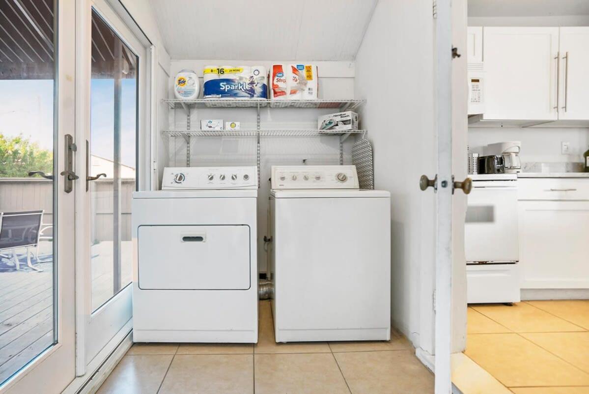 Cottage! 100 Steps To The Sand, Pets Ok, Private Deck! Holiday home