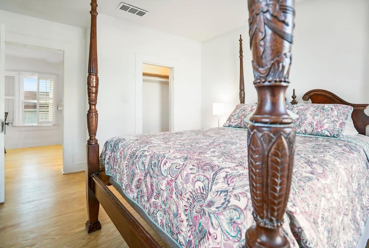 Holiday home Cottage! 100 Steps To The Sand, Pets Ok, Private Deck!