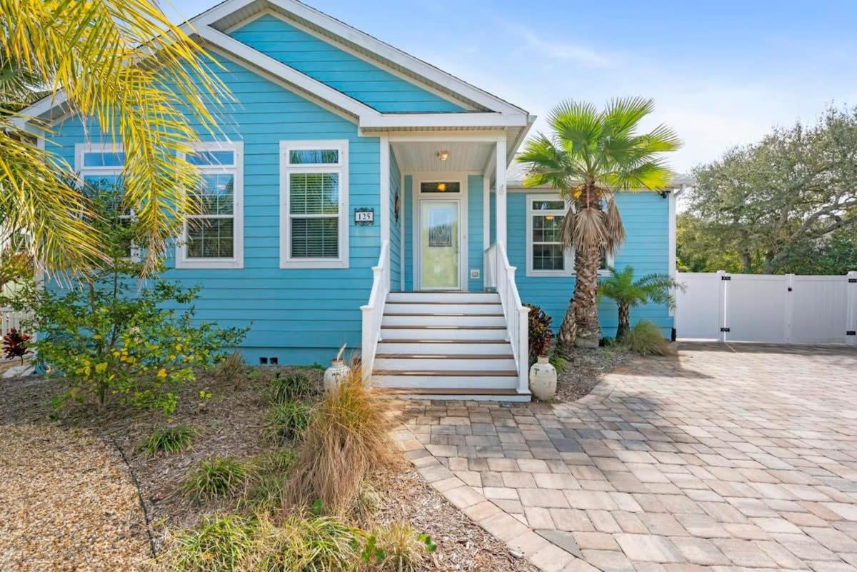 Sparkling Blue Pool Home! Walk To Beach, Publix Holiday home *