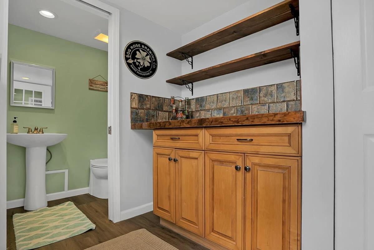 Holiday home Charming W Pool, Walkable To Downtown *