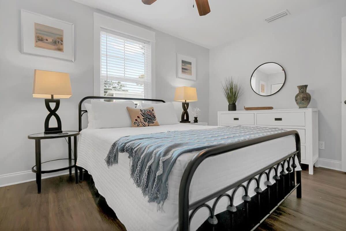 Charming W Pool, Walkable To Downtown Holiday home *