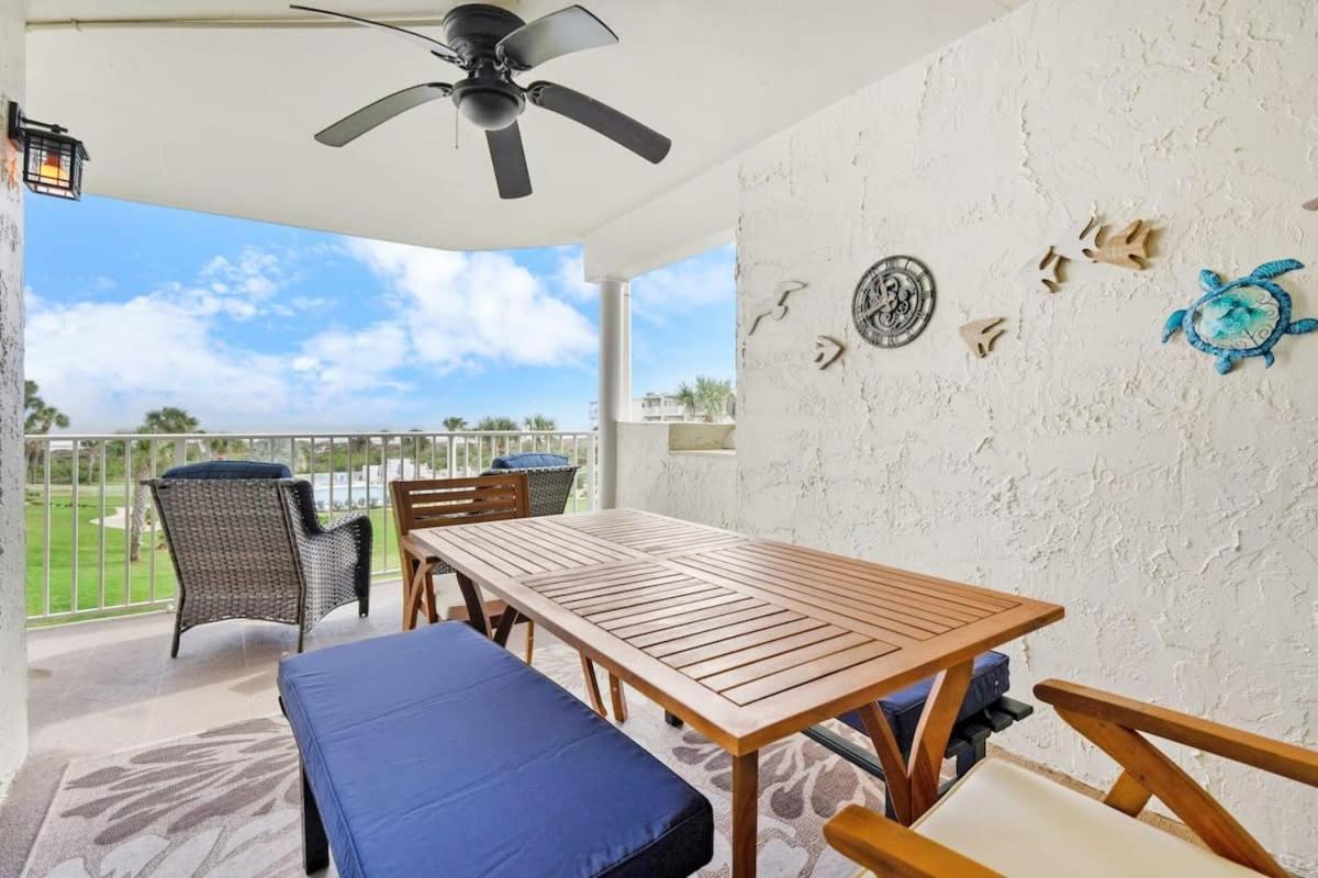Stunning Ocean Views, Huge Patio, Heated Pool And Amenities! Holiday home *