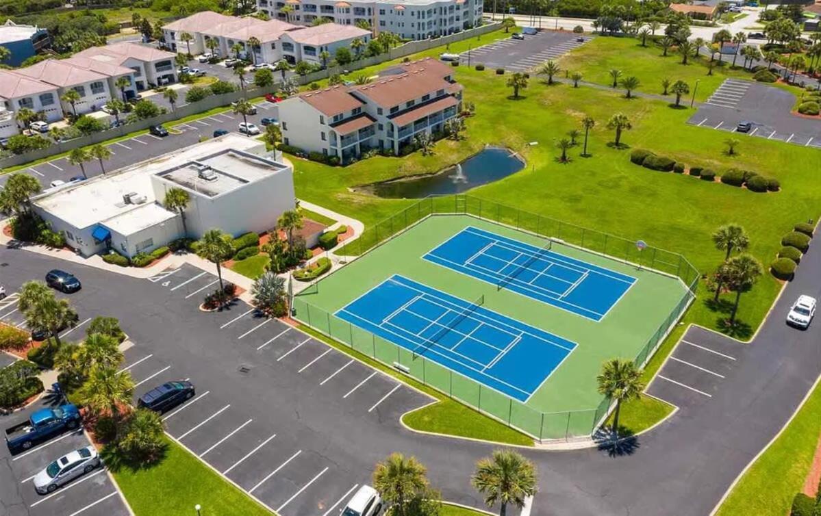 Holiday home Stunning Ocean Views, Huge Patio, Heated Pool And Amenities!