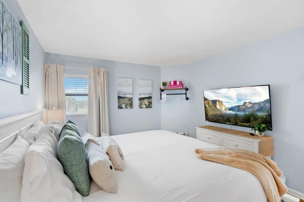 Stunning Ocean Views, Huge Patio, Heated Pool And Amenities! *