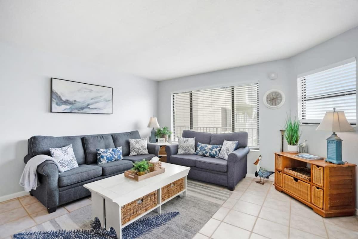 Stunning Ocean Views, Huge Patio, Heated Pool And Amenities! Holiday home *