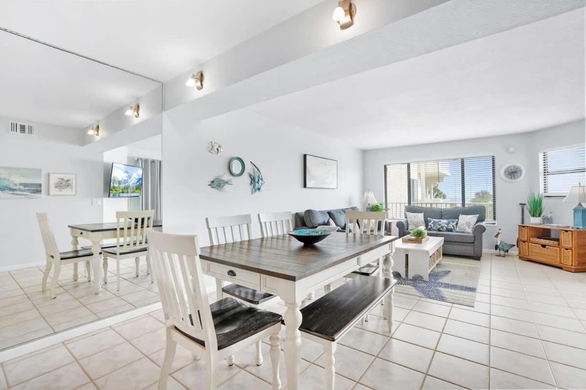 Holiday home Stunning Ocean Views, Huge Patio, Heated Pool And Amenities! *