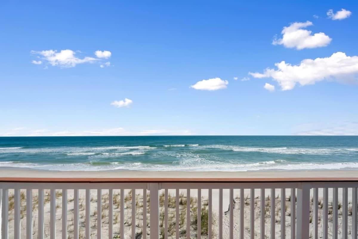 Holiday home Oceanfront, Serenity Under The Sea, Tiki Bar And Grand Deck! *