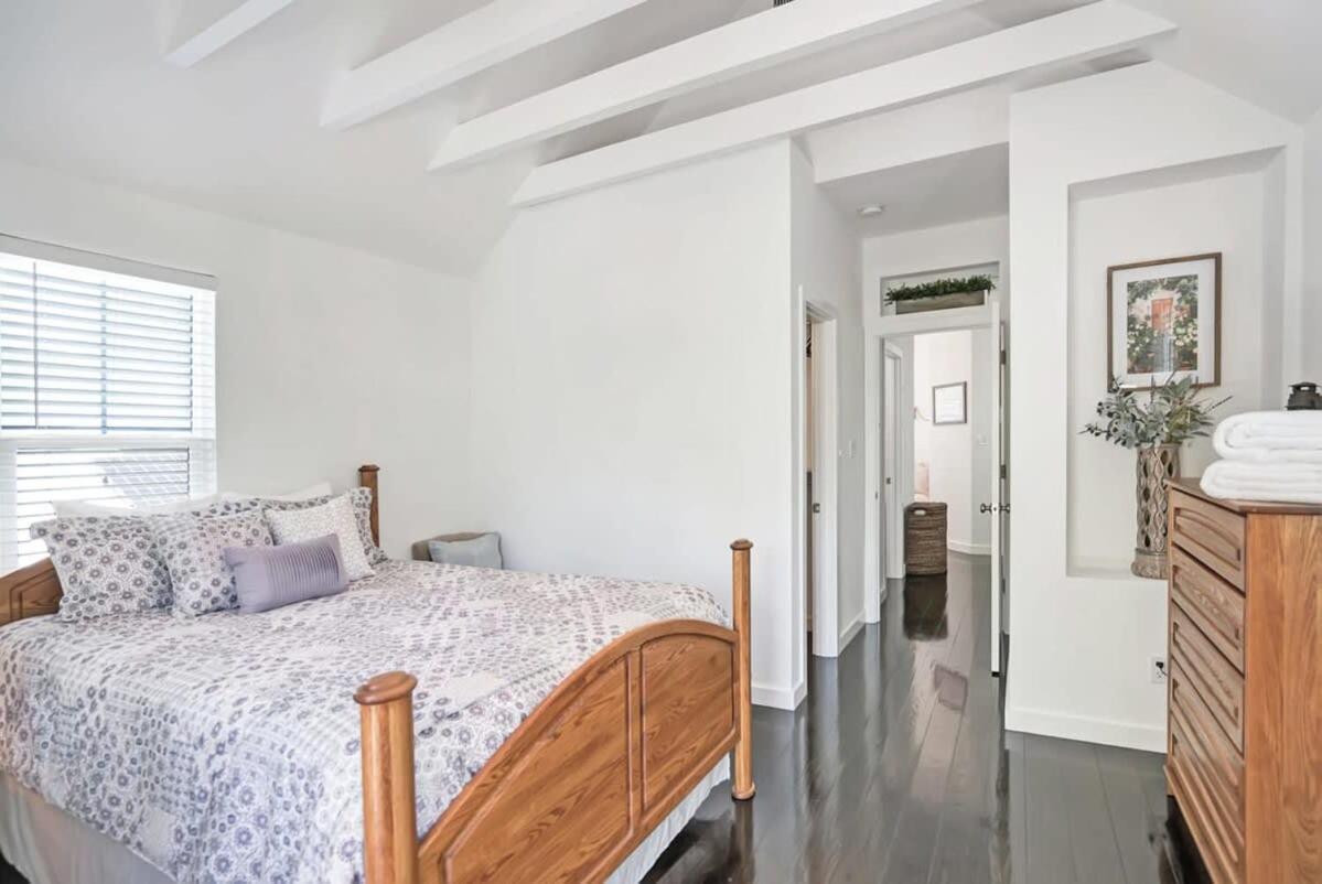 Holiday home Downtown With Hot Tub, Bbq, Near Ice Plant!