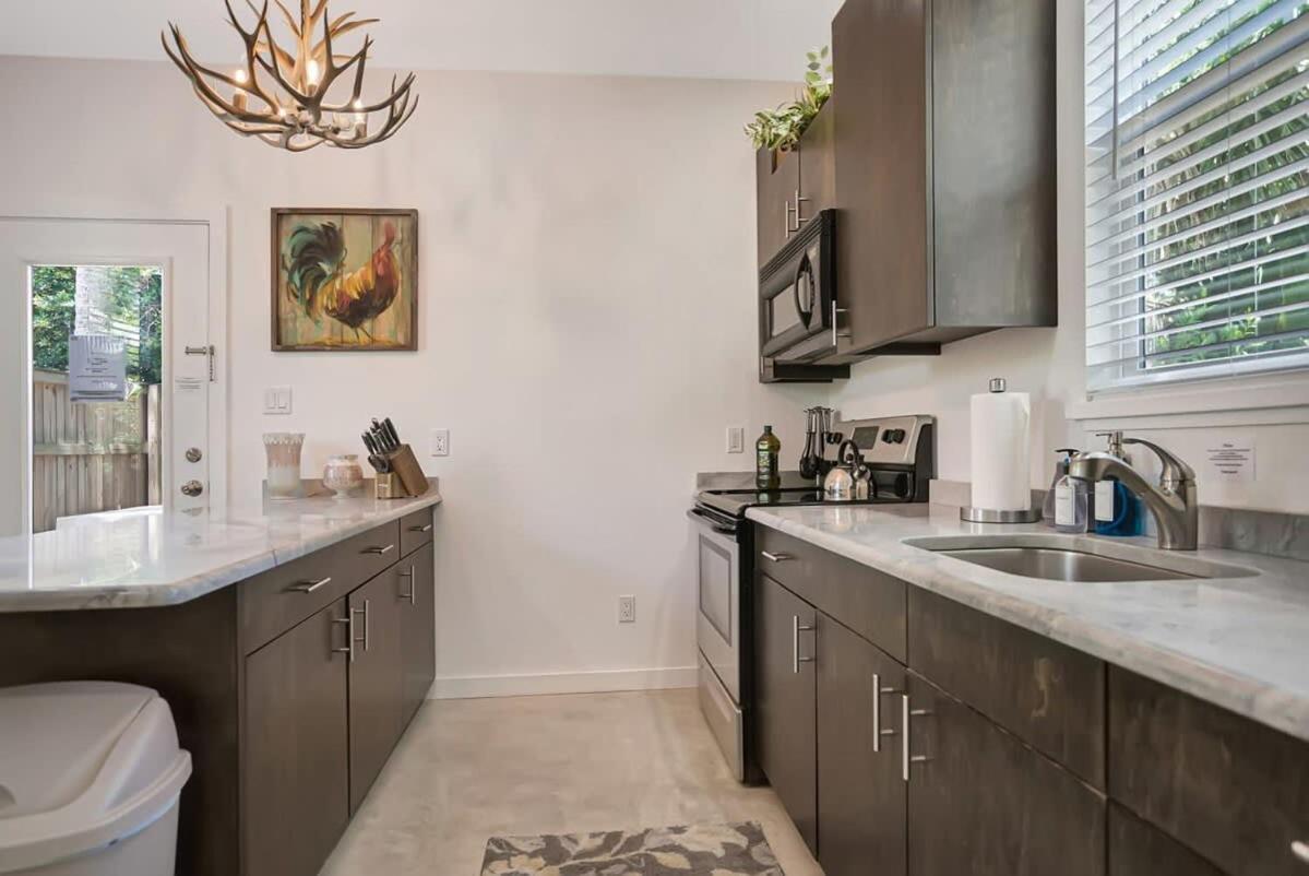 Holiday home Downtown With Hot Tub, Bbq, Near Ice Plant!