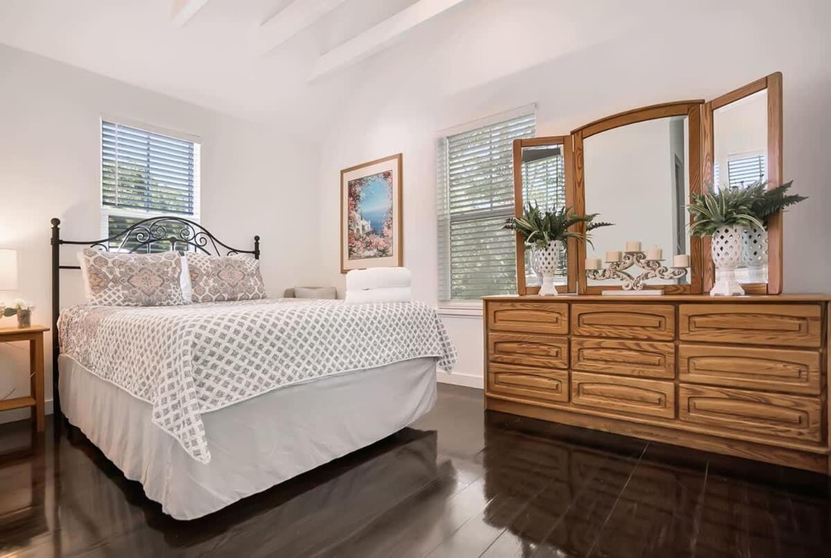 Downtown With Hot Tub, Bbq, Near Ice Plant! Holiday home St. Augustine