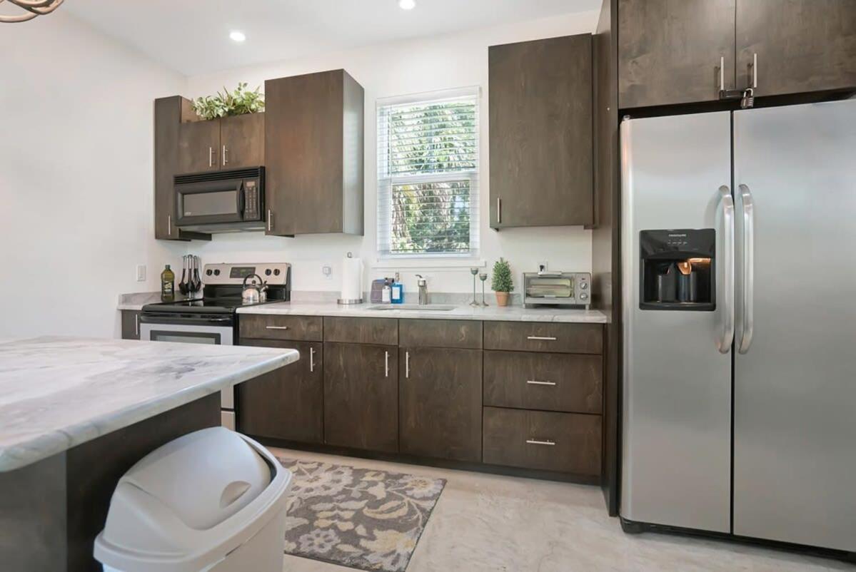 Downtown With Hot Tub, Bbq, Near Ice Plant! *