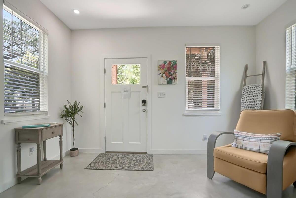 Holiday home Downtown With Hot Tub, Bbq, Near Ice Plant!