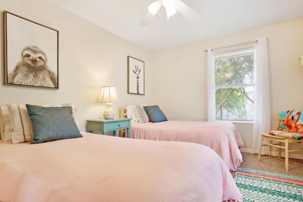 Apartment 1 Block From St Aug Beach And A Street, Boho Apt With Tropical Vibes, Patio, 3 Parking Spots *