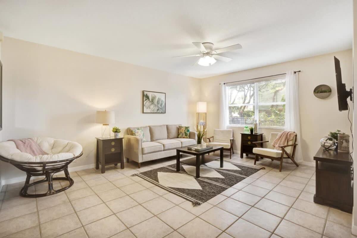 1 Block From St Aug Beach And A Street, Boho Apt With Tropical Vibes, Patio, 3 Parking Spots
