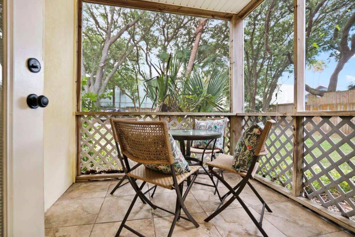 1 Block From St Aug Beach And A Street, Boho Apt With Tropical Vibes, Patio, 3 Parking Spots Apartment St. Augustine