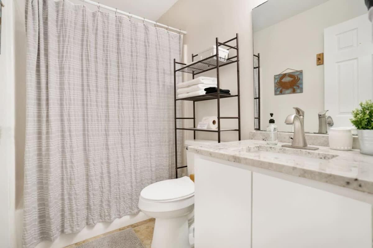 Apartment 1 Block From St Aug Beach And A Street, Boho Apt With Tropical Vibes, Patio, 3 Parking Spots *